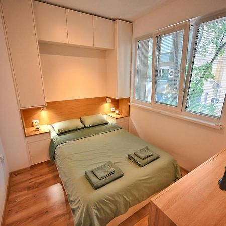 Modern Central 2-Bedroom Apartment With Parking Varna Exterior photo