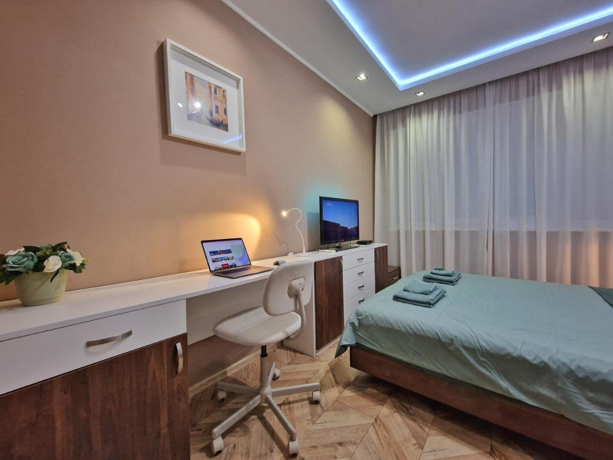Modern Central 2-Bedroom Apartment With Parking Varna Exterior photo