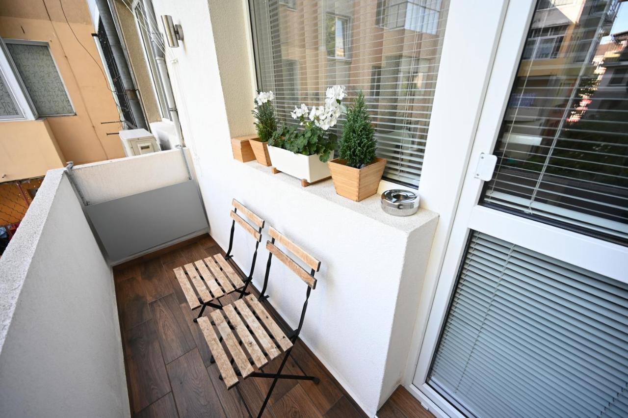 Modern Central 2-Bedroom Apartment With Parking Varna Exterior photo