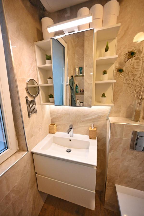 Modern Central 2-Bedroom Apartment With Parking Varna Exterior photo