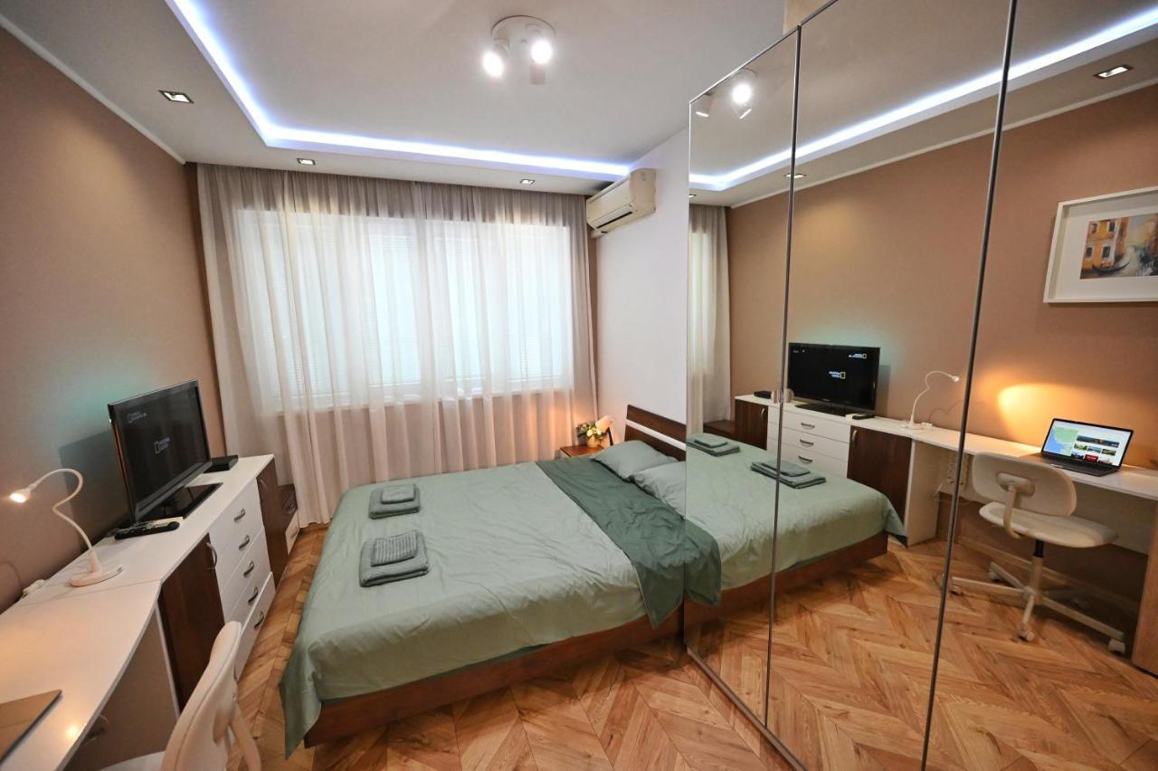 Modern Central 2-Bedroom Apartment With Parking Varna Exterior photo